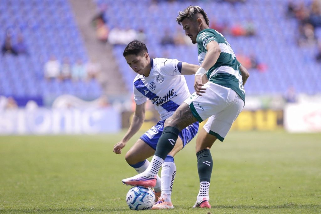 Mustre y Baltazar lideran la remontada del Puebla ante Santos